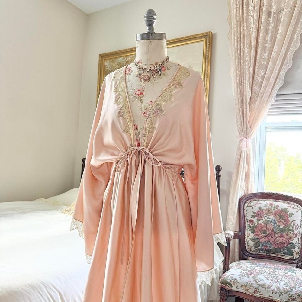 70s Satin Lounge Robe  Glamorous 70s Zandra Rhodes for Neiman Marcus - Picture 3 of 8